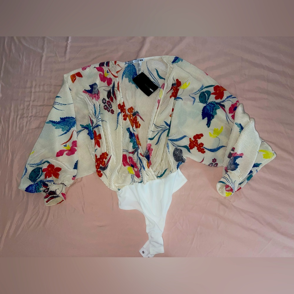 FASHION NOVA “Laying On Flower Bodysuit “ Size Medium. BRAND NEW.